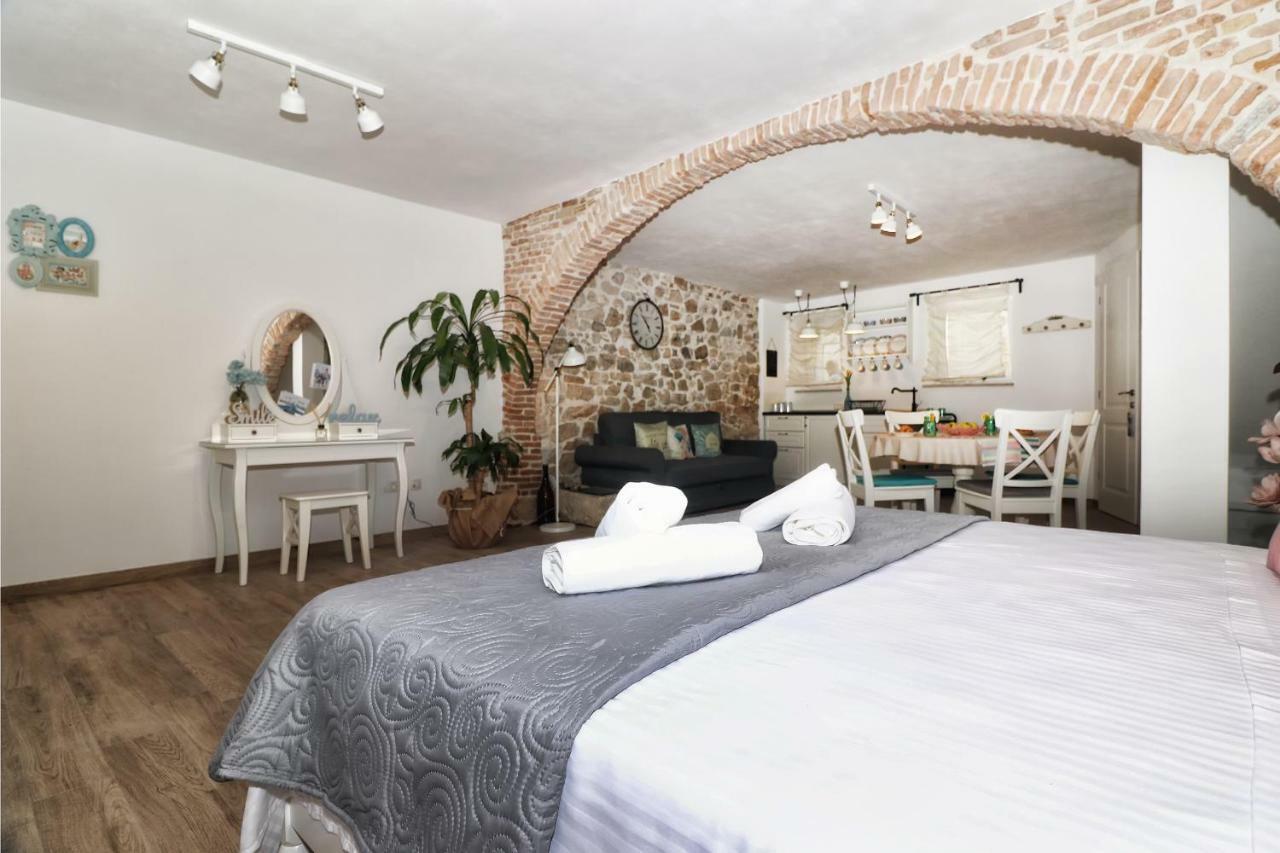 Cozy Apartment Mari Ровин Екстериор снимка