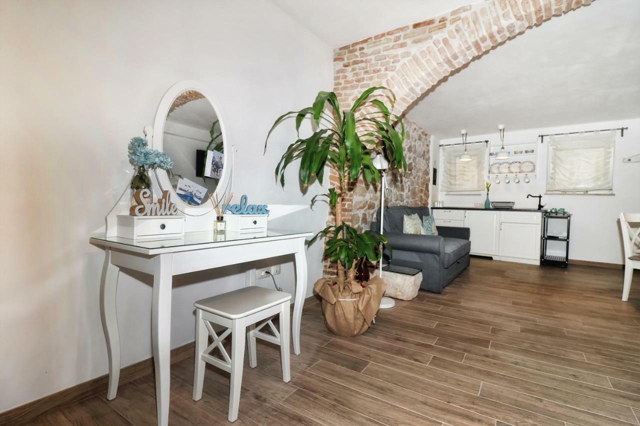 Cozy Apartment Mari Ровин Екстериор снимка