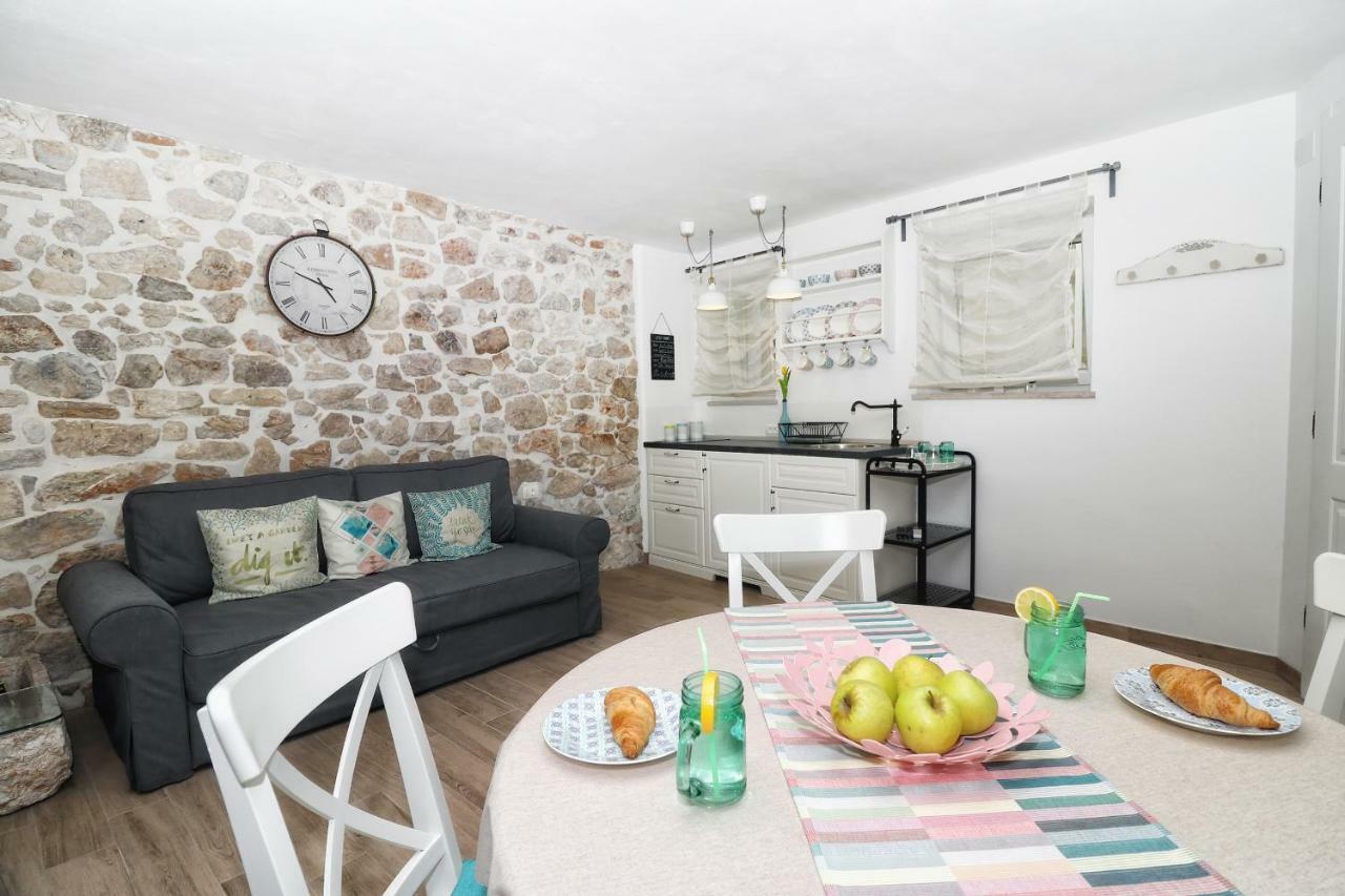 Cozy Apartment Mari Ровин Екстериор снимка