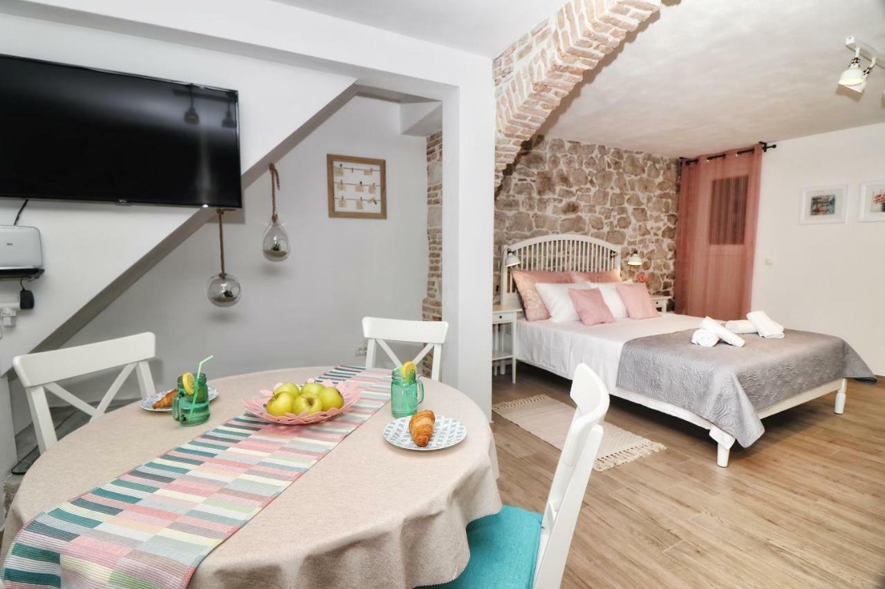Cozy Apartment Mari Ровин Екстериор снимка